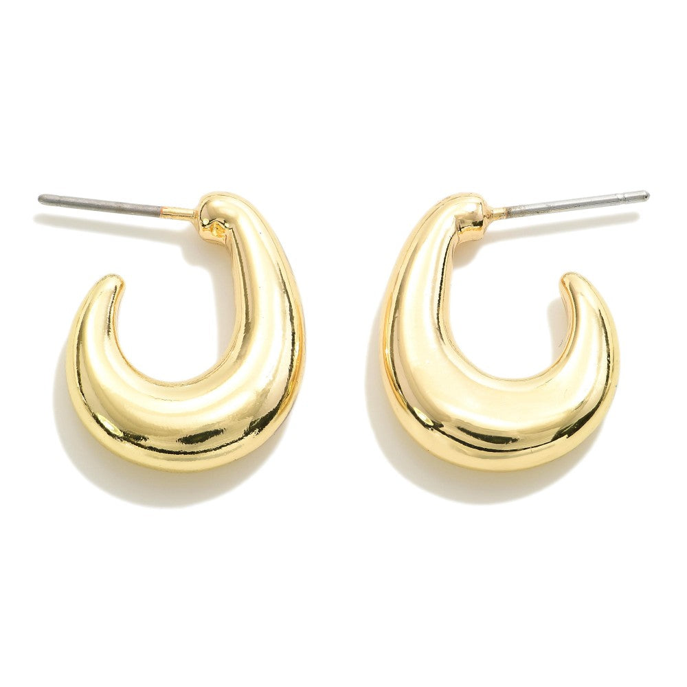 Sleek Curl Huggie Hoops