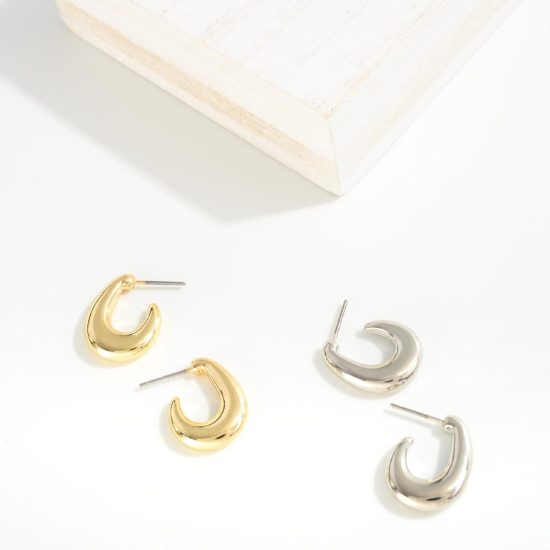 Sleek Curl Huggie Hoops